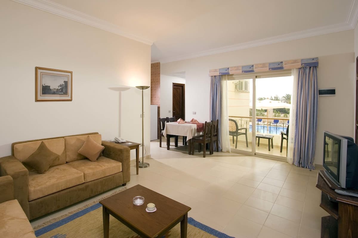 Quadrupla Comfort, 1 camera da letto, vista piscina | 1 camera, biancheria in cotone egiziano