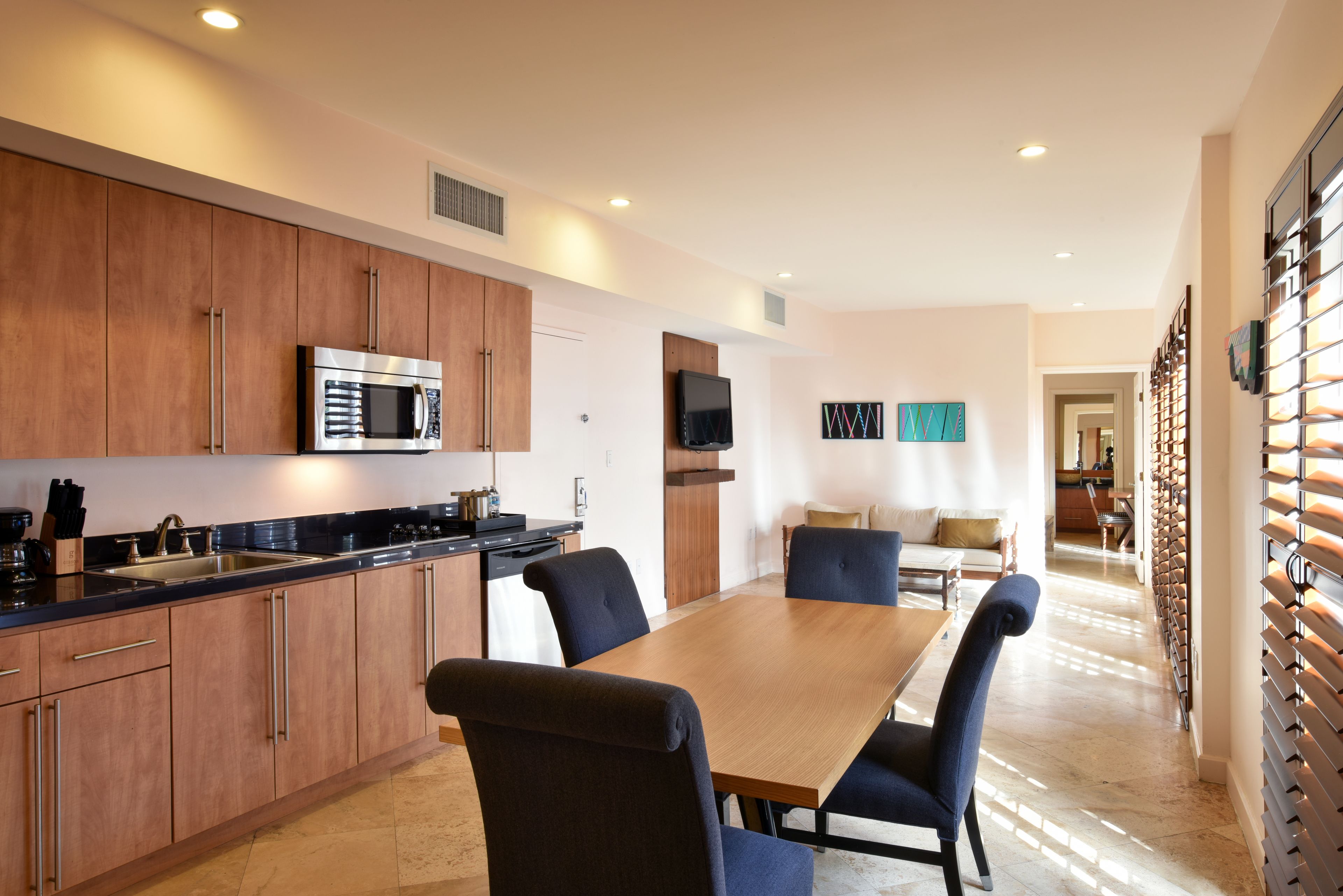 deluxe studio suite | private kitchen | fridge, microwave, coffee/tea maker