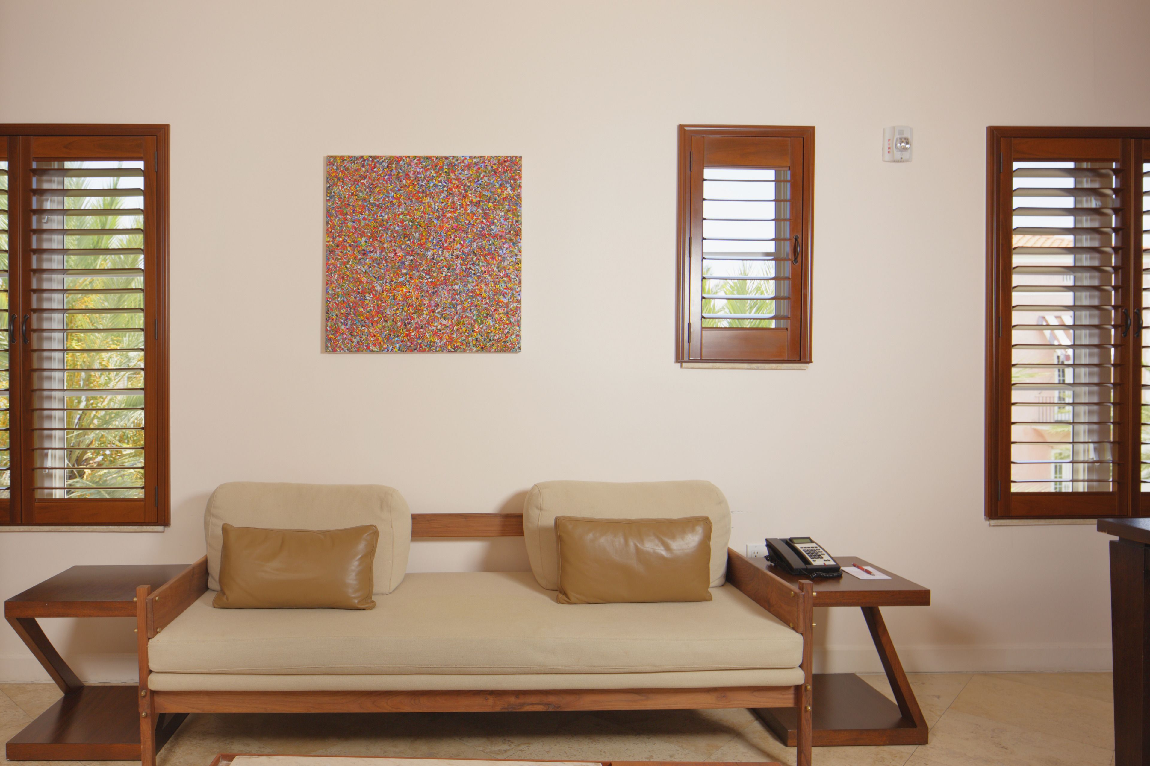 deluxe studio suite | living area | 42-inch lcd tv with cable channels, tv