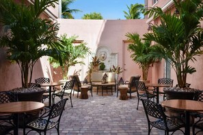 Dining - Casa Victoria Orchid (Miami Beach)