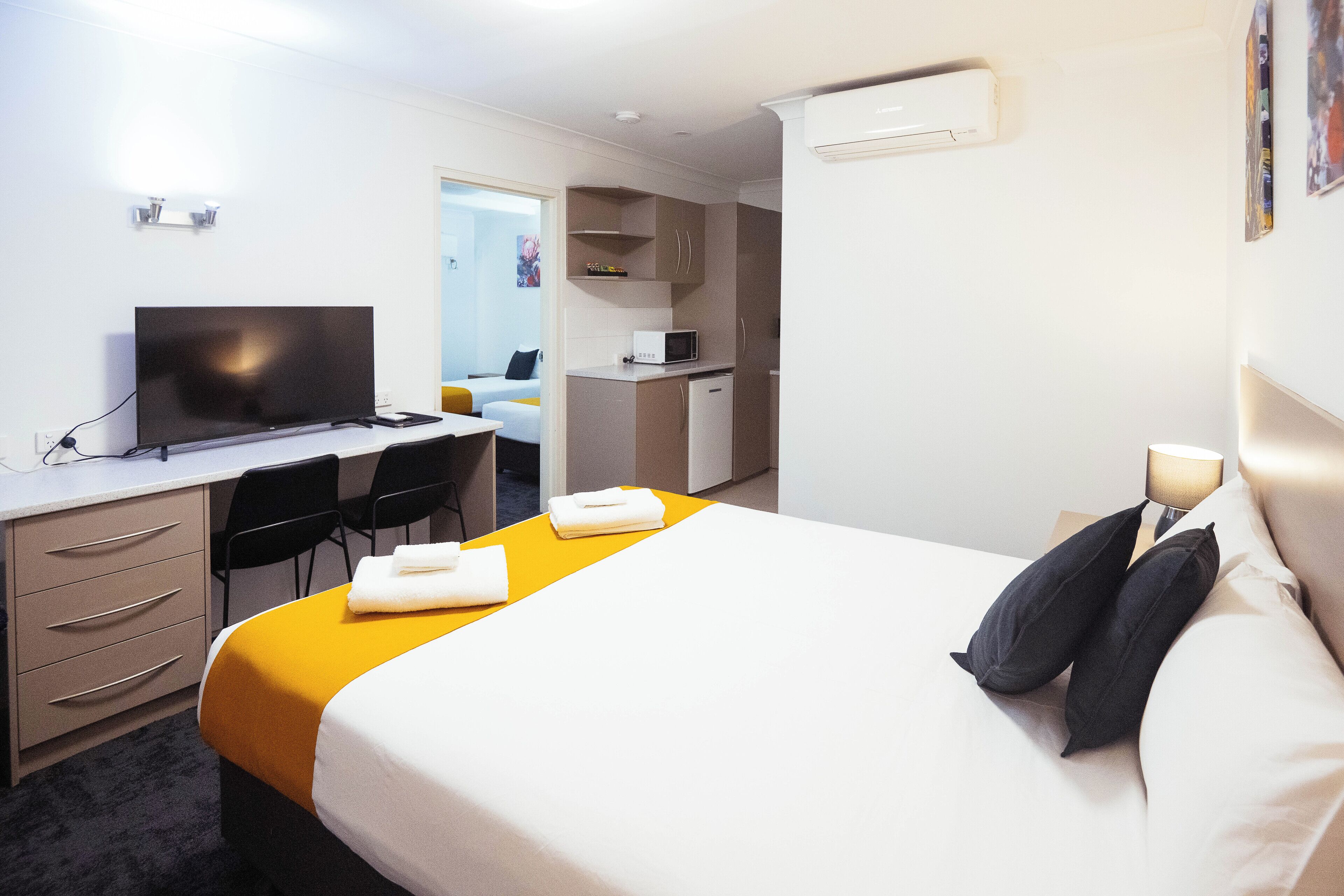 Familienzimmer, 2 Schlafzimmer | Minibar, Schreibtisch, Verdunkelungsvorhänge, schallisolierte Zimmer