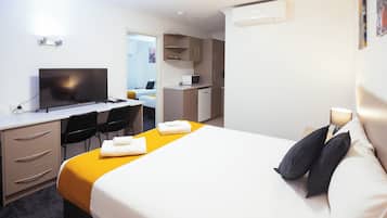 Familienzimmer, 2 Schlafzimmer | Minibar, Schreibtisch, Verdunkelungsvorhänge, schallisolierte Zimmer