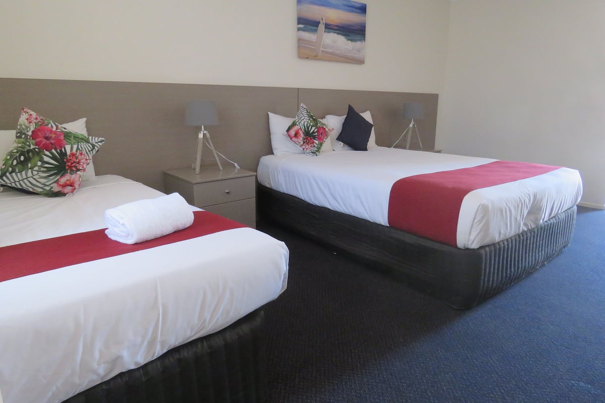 Queen And Double Room | Minibar, desk, blackout drapes, soundproofing