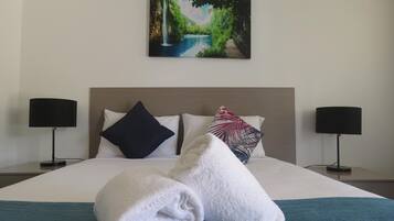 Minibar, Schreibtisch, Verdunkelungsvorhänge, schallisolierte Zimmer