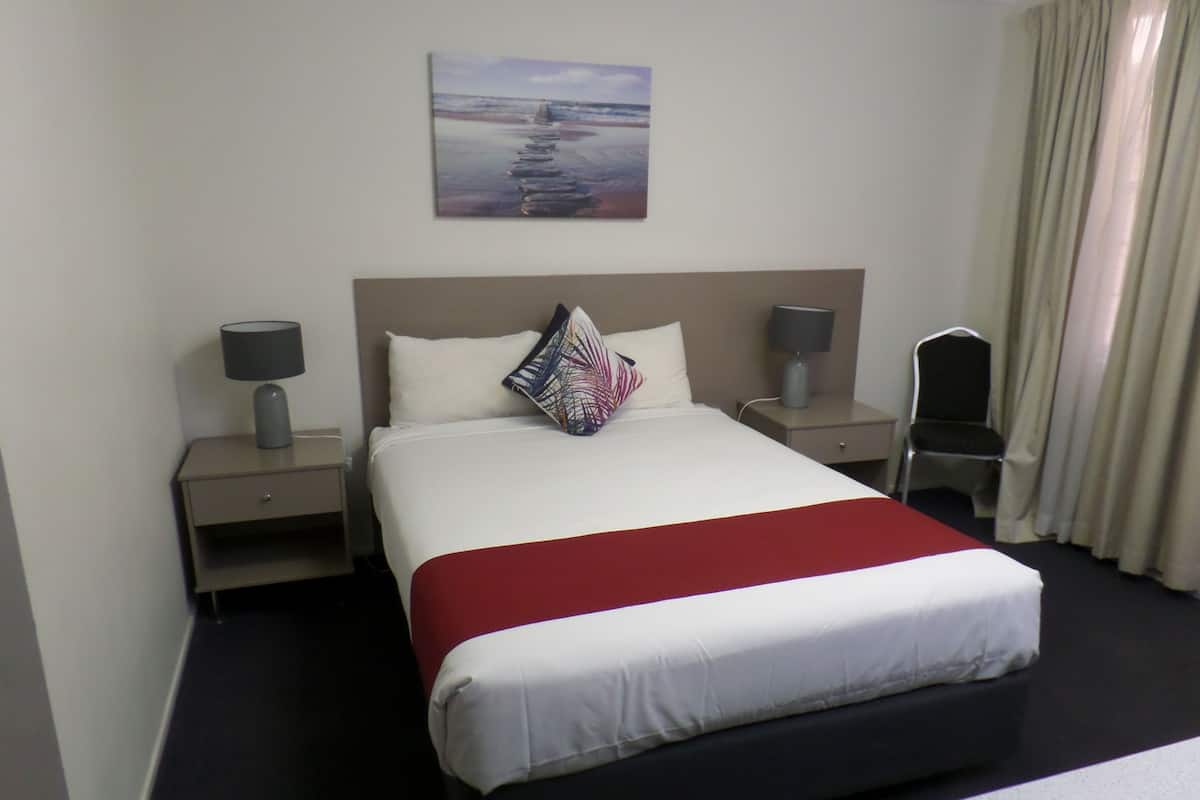 2 Bedrooms Family Room | Minibar, desk, blackout drapes, soundproofing