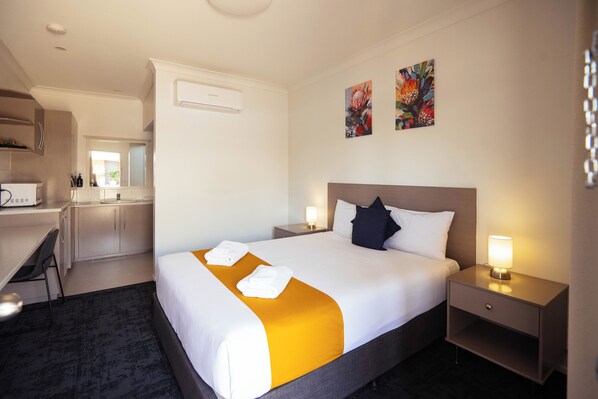 Standardrum - 1 queensize-säng | Gratis produkter i minibar, skrivbord och mörkläggningsgardiner