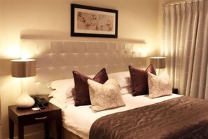Suite, 1 King Bed | Premium bedding, in-room safe, individually decorated - Quarters Hermanus (Hermanus)