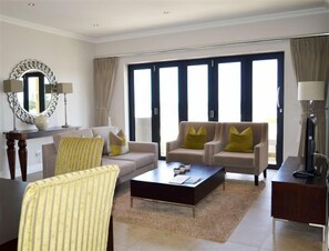 42-Zoll-LCD-Fernseher mit Premium-TV-Sendern, Fernseher