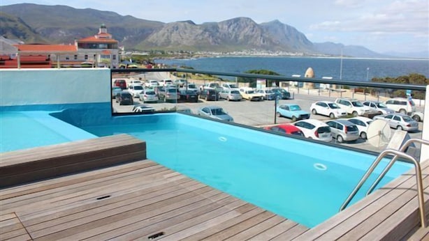 Unclassified image, 1 of 39, button - Quarters Hermanus (Hermanus)
