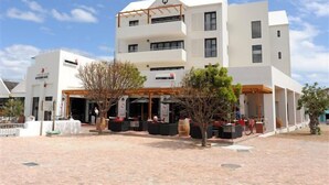 Unclassified image, 3 of 39, button - Quarters Hermanus (Hermanus)