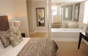 Standard Room, 1 Double or 2 Twin Beds | Premium bedding, in-room safe, individually decorated - Quarters Hermanus (Hermanus)
