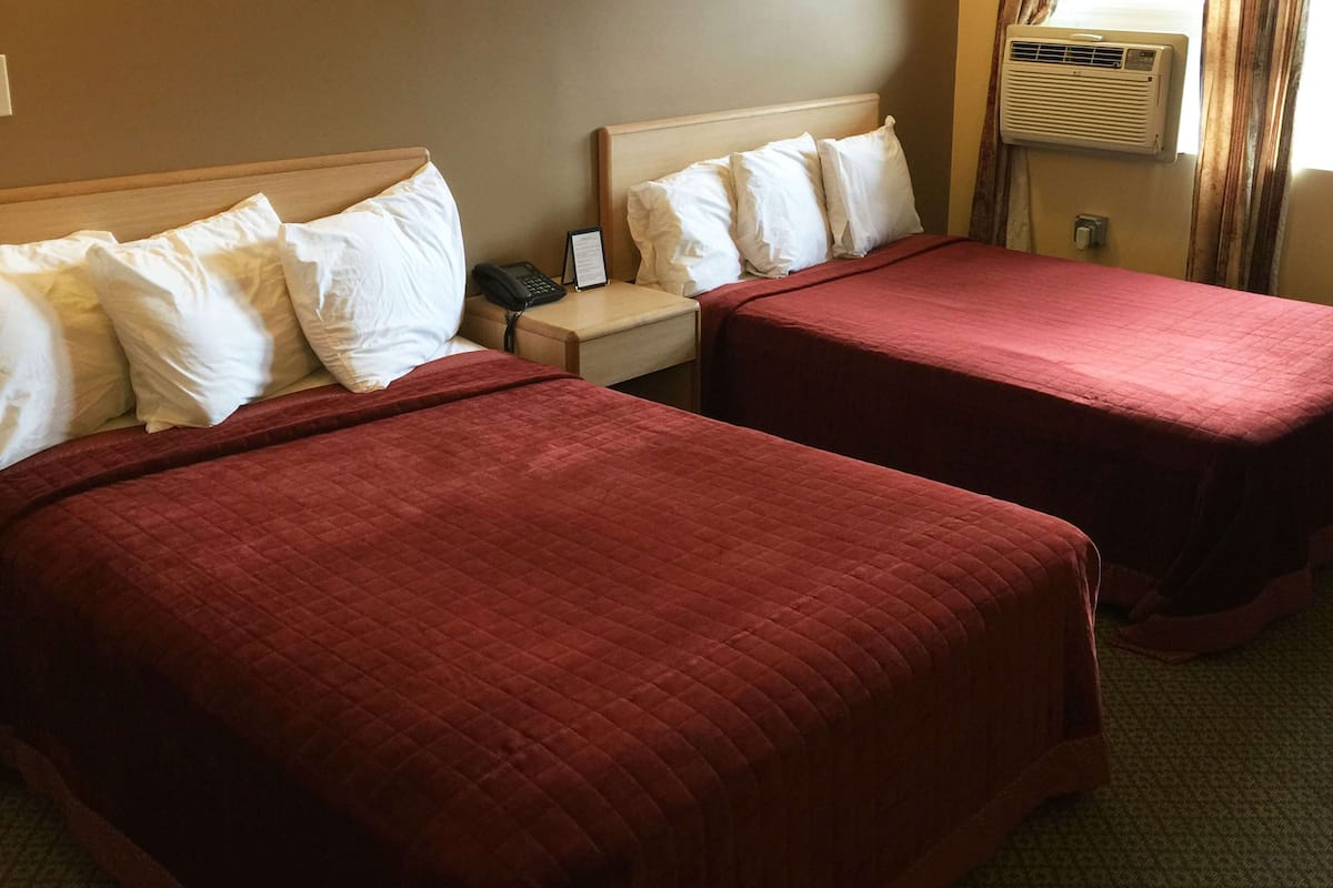 客室ごとに異なるインテリア、デスク、アイロン / アイロン台、WiFi (無料)