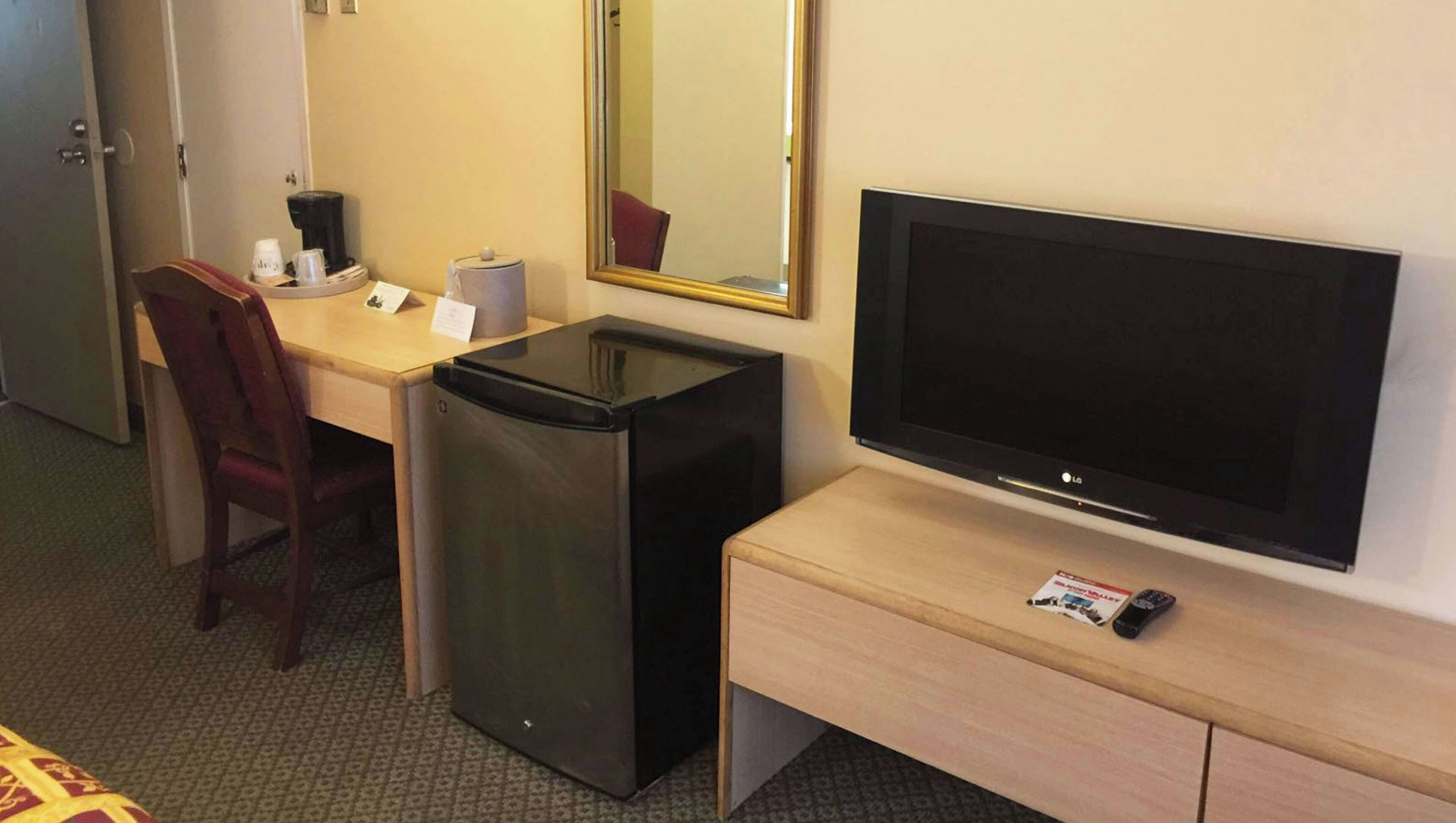 Individually furnished, desk, iron/ironing board, free WiFi