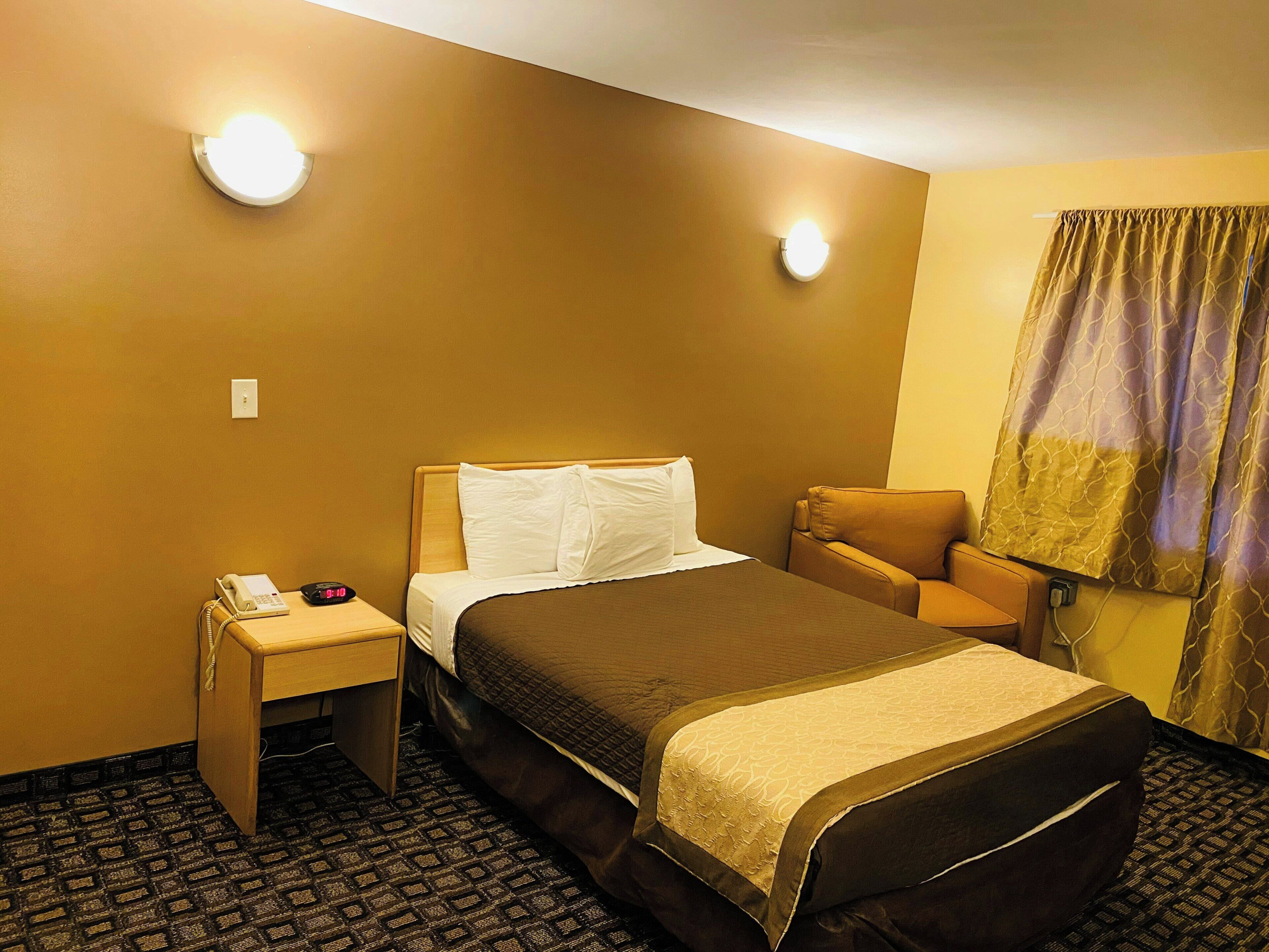 Individually furnished, desk, iron/ironing board, free WiFi