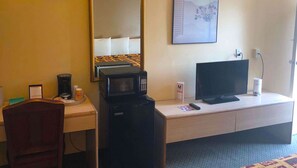 特色家居、办公桌、熨斗/熨板、免费 WiFi