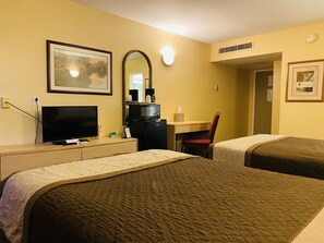 Room, 2 Double Beds, Non Smoking | Individually furnished, desk, iron/ironing board, free WiFi - M Star Hotel Mansfield (Mansfield)