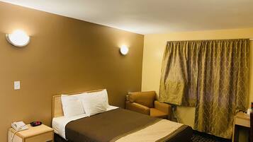Room, 1 Queen Bed, Non Smoking | Individually furnished, desk, iron/ironing board, free WiFi