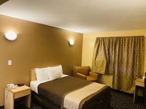 Room, 1 Queen Bed, Non Smoking | Individually furnished, desk, iron/ironing board, free WiFi - M Star Hotel Mansfield (Mansfield)