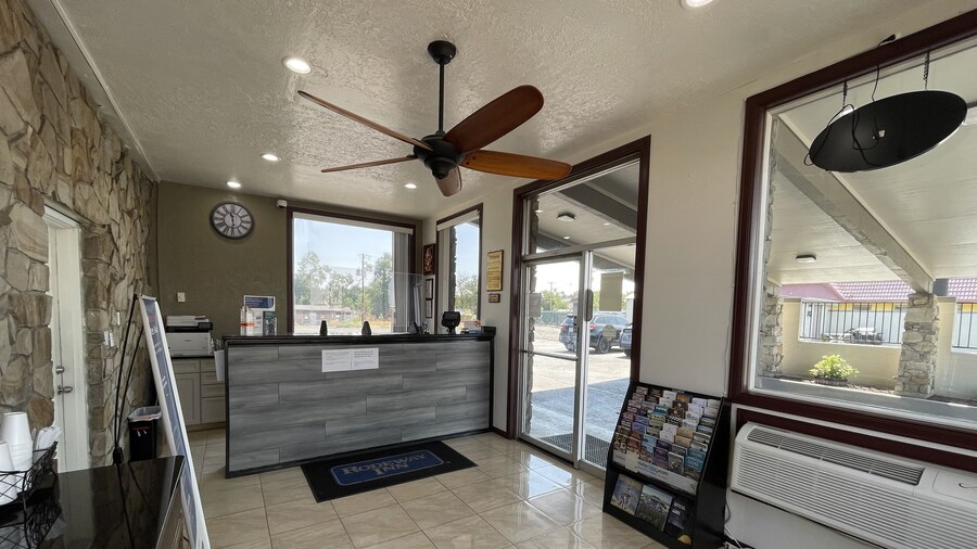 Motel 6 Hermison, OR - Umatila