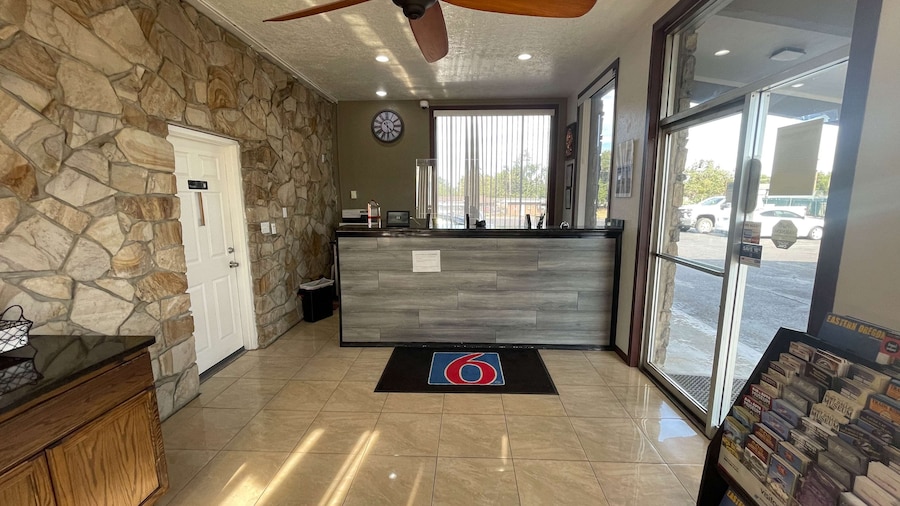 Motel 6 Hermison, OR - Umatila