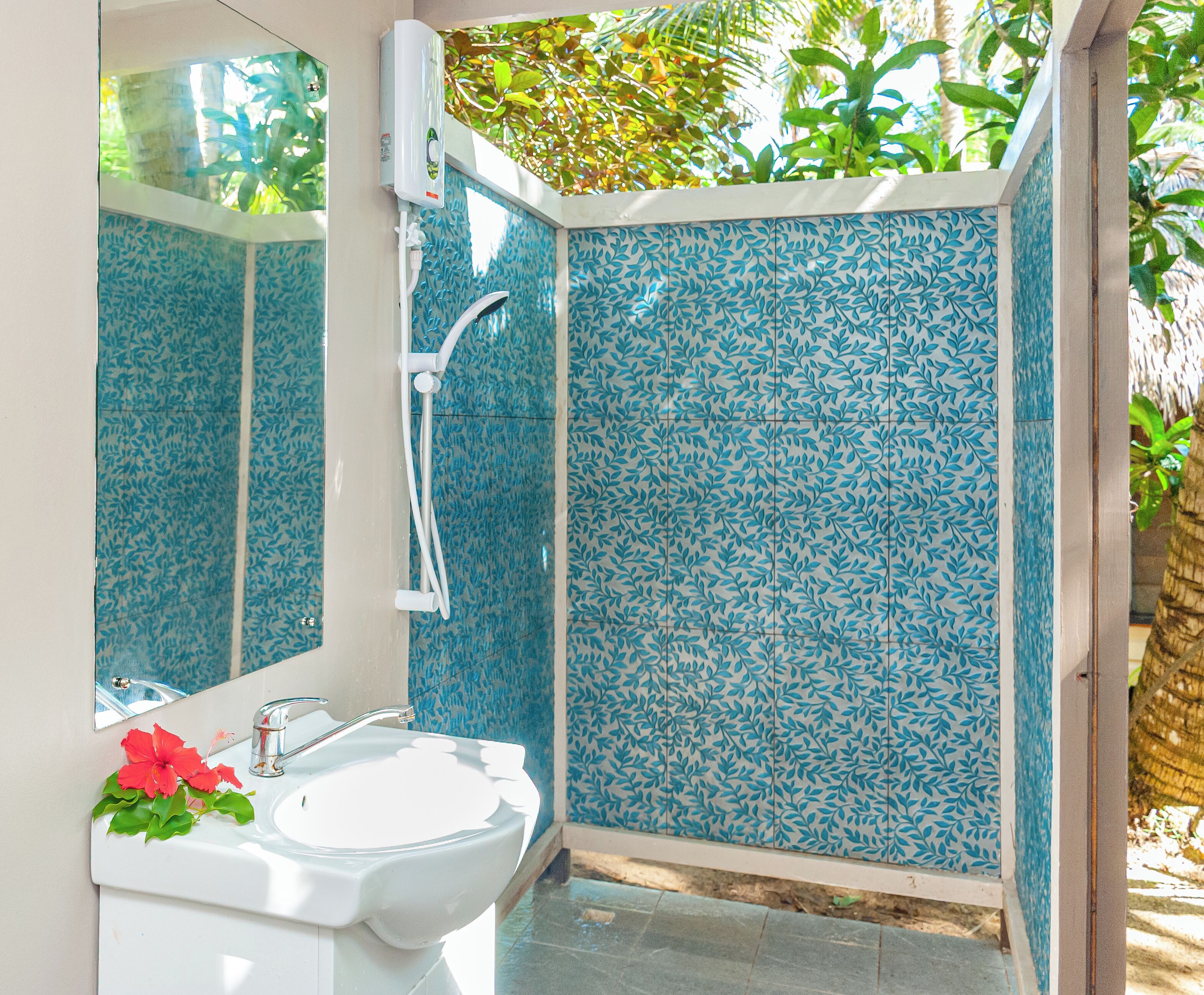 garden bure | bathroom | shower, free toiletries, towels