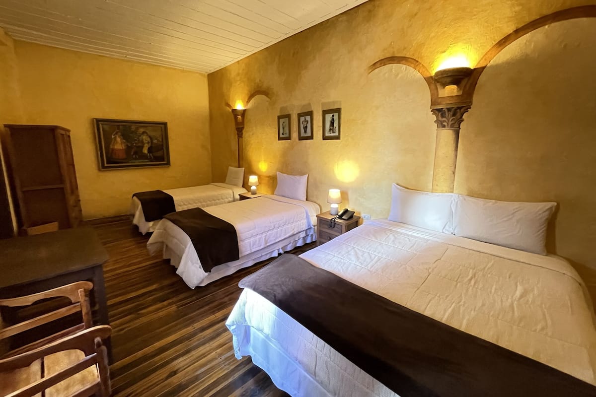 Standard-Dreibettzimmer | 1 Schlafzimmer, hochwertige Bettwaren, Daunenbettdecken