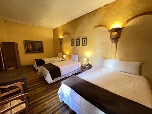 Standard Triple Room - Hotel NASS Casa del Aguila (Cuenca)