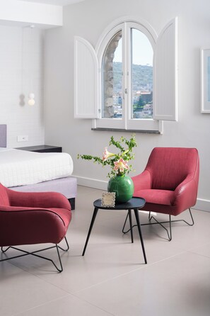 Exclusive Studio Suite | Free minibar, in-room safe, desk, laptop workspace