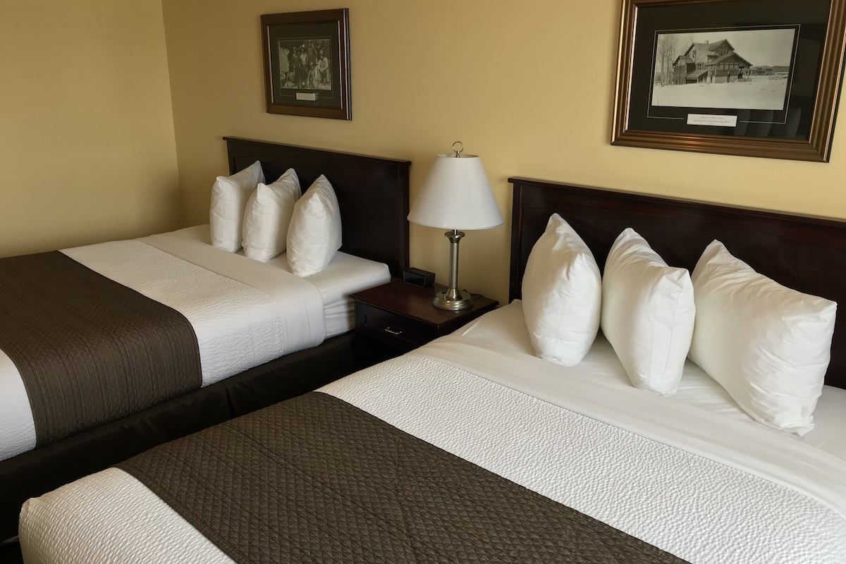 individually decorated, individually furnished, desk, laptop workspace