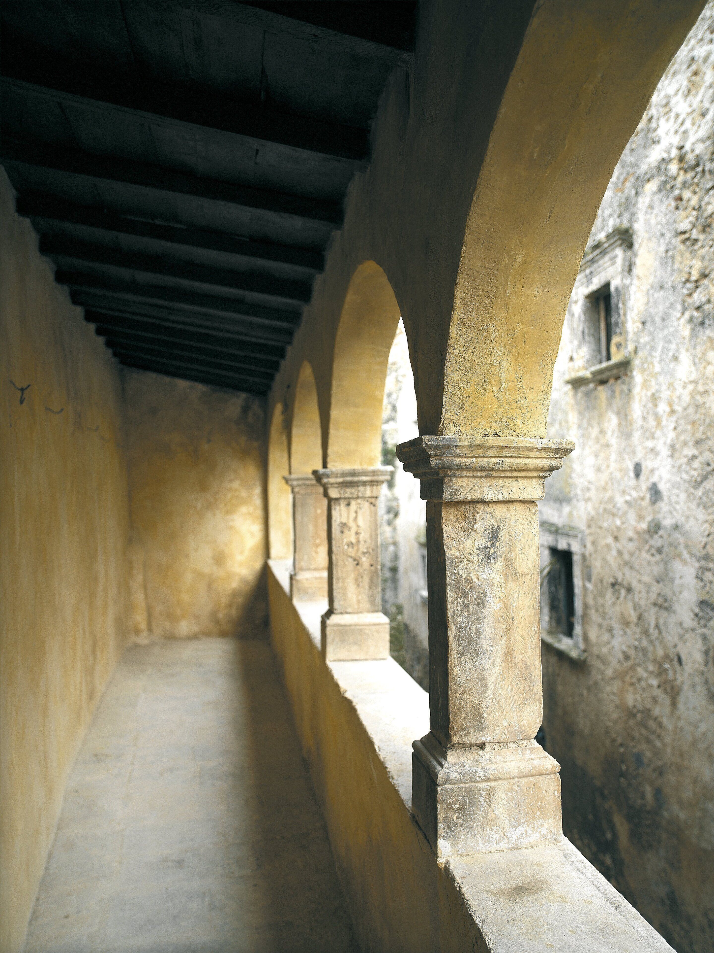 2 restaurants, dinner served, local cuisine