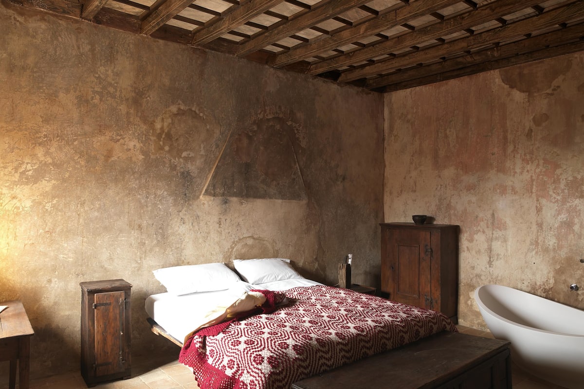 1 bedroom, premium bedding, individually decorated