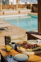 Desayuno buffet diario (EUR 21 por persona)
