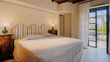 Traditional Stone-House | Premium bedding, in-room safe, individually decorated, blackout curtains