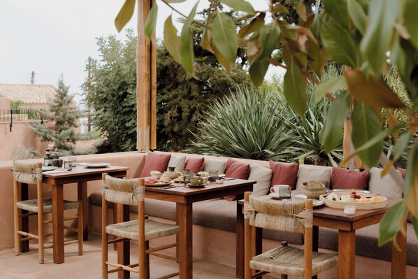 Dagelijks ontbijtbuffet (EUR 21 per persoon)