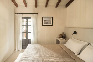 Two Bedroom Traditional Apartment | Vista dalla camera
