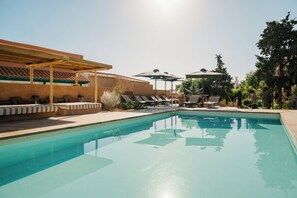 Outdoor pool, pool umbrellas, sun loungers