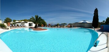 2 outdoor pools, sun loungers