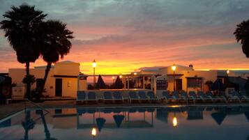 Outdoor pool, pool umbrellas, sun loungers
