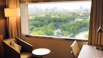 Room_Palace View Single | Down duvets, desk, blackout curtains, iron/ironing board