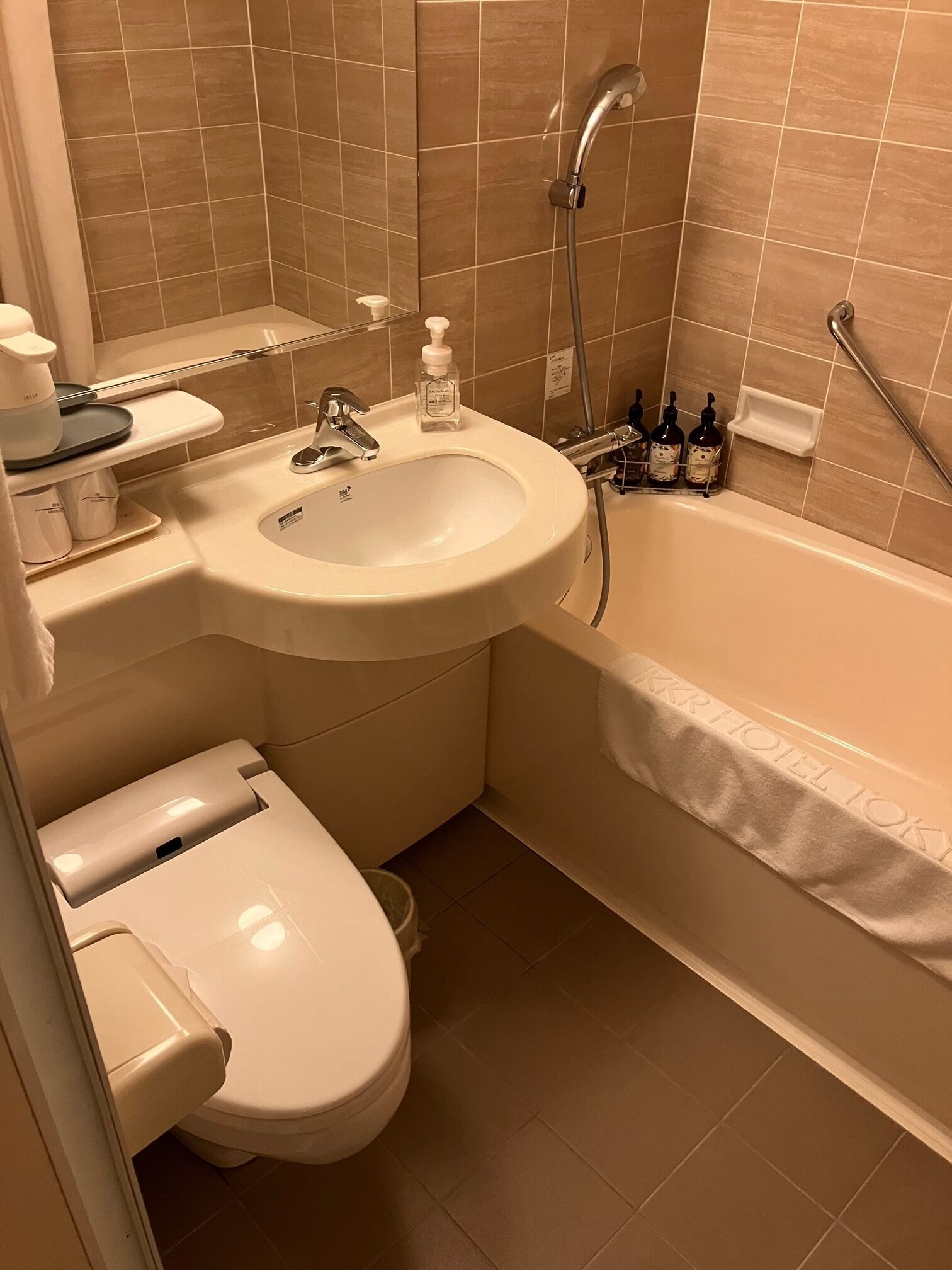 room_palace view twin, non smoking | bathroom | combined shower/bathtub, deep-soaking bathtub, rainfall showerhead