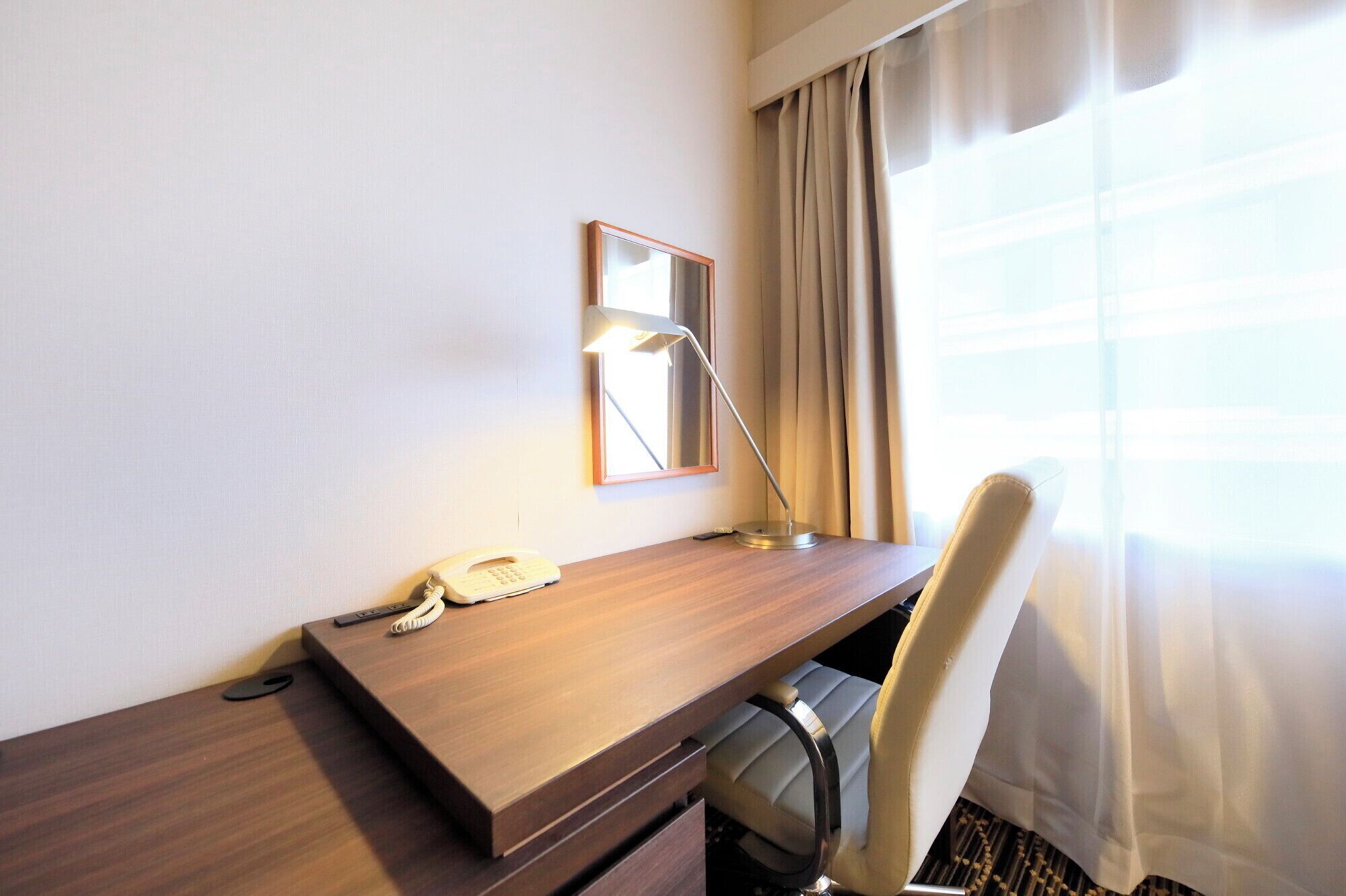 1 bedroom, down duvets, desk, blackout curtains