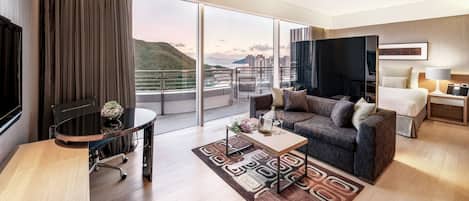 Free minibar items, in-room safe, individually furnished, desk