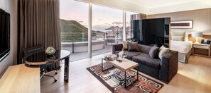 Free minibar items, in-room safe, individually furnished, desk - Nina Hotel Island South (Hong Kong)