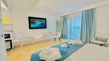 Sengetøy av topp kvalitet, minibar, safe på rommet og skrivebord