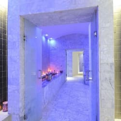 Sauna, bain à remous, hammam, soins corporels, enveloppements corporels