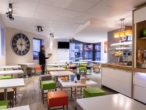 Café da manhã com buffet todos os dias (EUR 8.50 por pessoa)