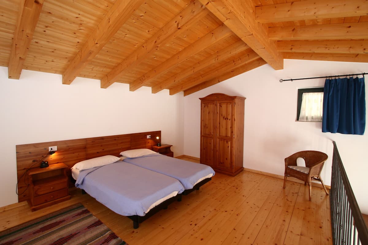 Appartement, 1 chambre, balcon | Literie de qualité supérieure, coffres-forts dans les chambres, bureau
