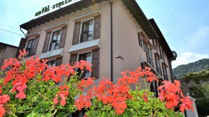 A hotel building with a sign reading "HOTEL STELLA D'ORO". - Stella D'Oro (Tremosine)