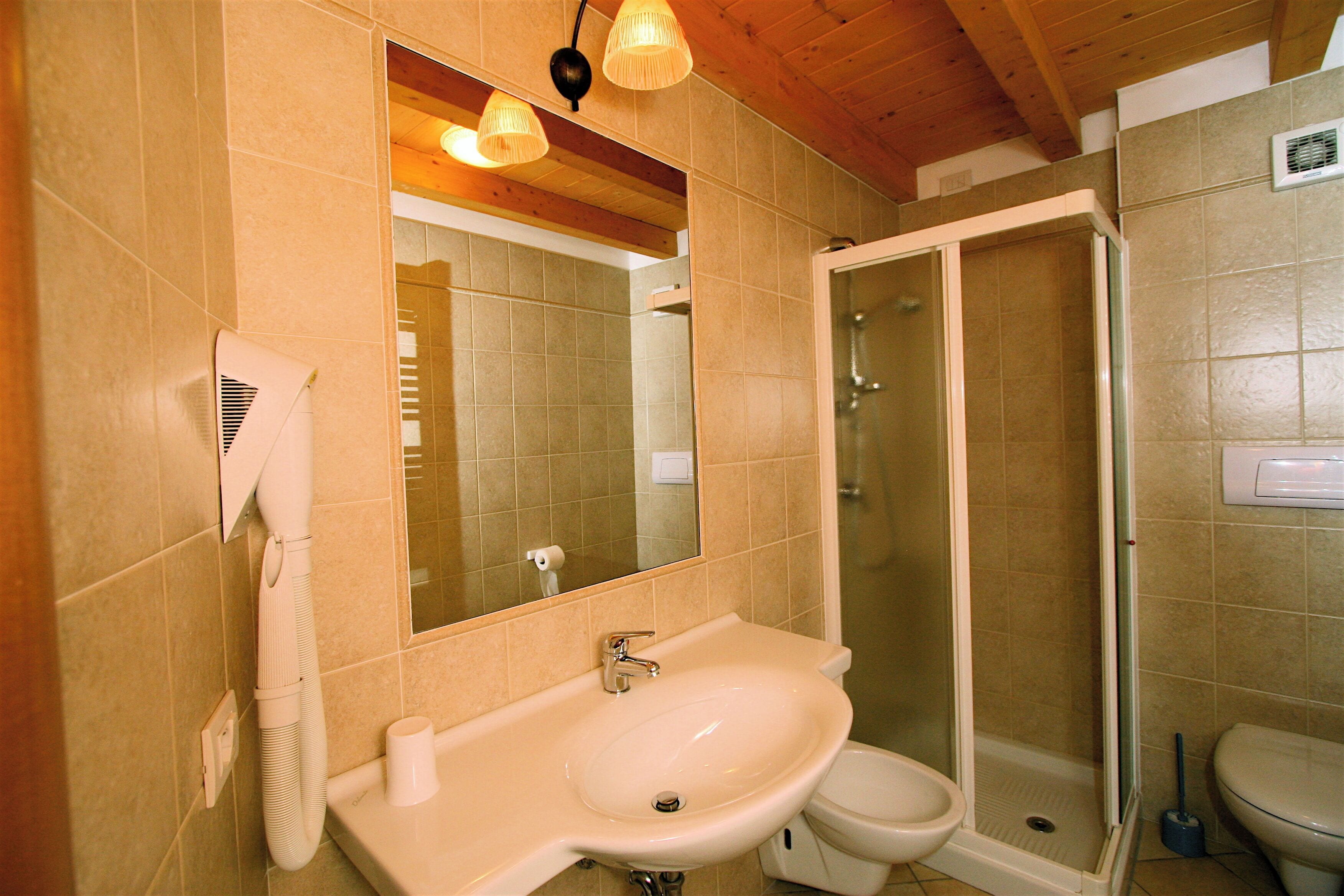 Apartment, 2 Schlafzimmer, Balkon | Badezimmer