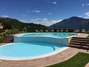 2 outdoor pools, open 9:30 AM to 8:00 PM, sun loungers - Stella D'Oro (Tremosine)